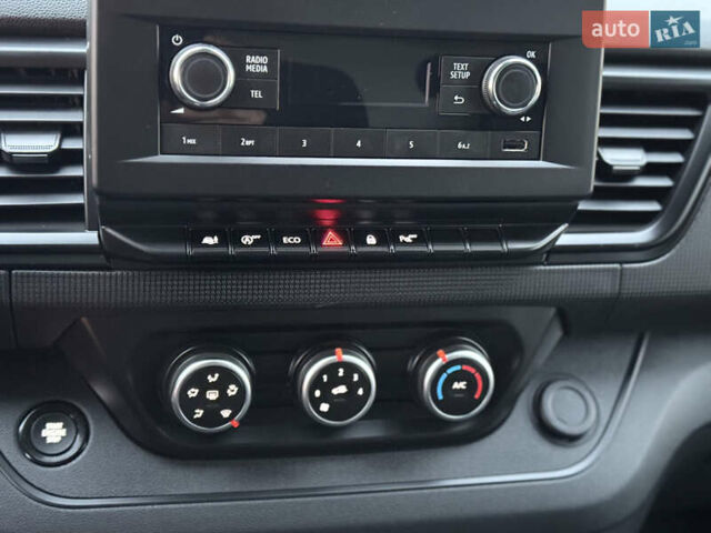 Белый Рено Трафик, объемом двигателя 2 л и пробегом 61 тыс. км за 22550 $, фото 30 на Automoto.ua