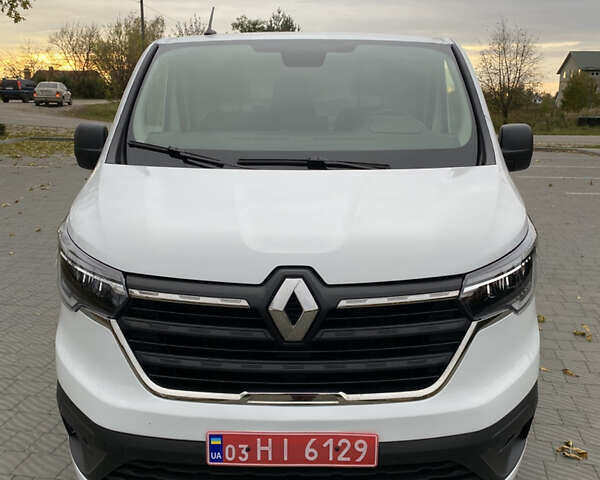 Белый Рено Трафик, объемом двигателя 2 л и пробегом 43 тыс. км за 25400 $, фото 1 на Automoto.ua