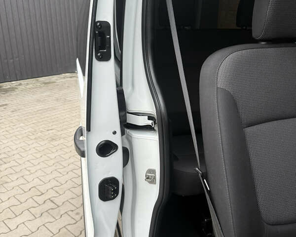 Білий Рено Трафік, об'ємом двигуна 2 л та пробігом 181 тис. км за 26850 $, фото 45 на Automoto.ua