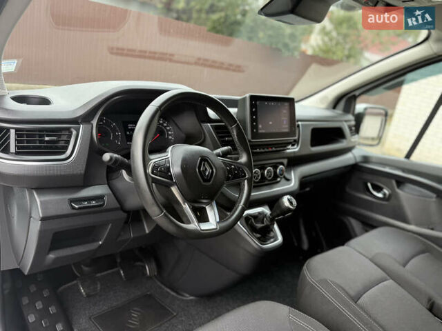 Белый Рено Трафик, объемом двигателя 2 л и пробегом 63 тыс. км за 32650 $, фото 103 на Automoto.ua