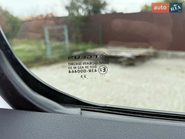 Белый Рено Трафик, объемом двигателя 2 л и пробегом 63 тыс. км за 32650 $, фото 127 на Automoto.ua