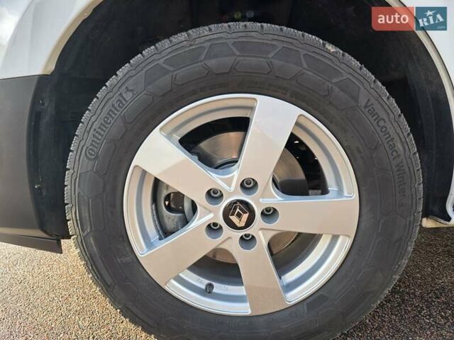 Белый Рено Трафик, объемом двигателя 2 л и пробегом 65 тыс. км за 29950 $, фото 73 на Automoto.ua