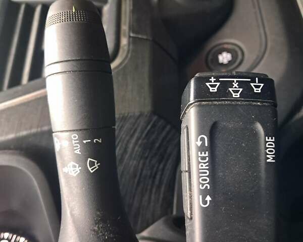 Білий Рено Трафік, об'ємом двигуна 2 л та пробігом 145 тис. км за 32500 $, фото 54 на Automoto.ua