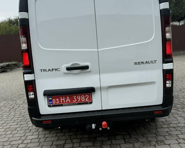 Белый Рено Трафик, объемом двигателя 2 л и пробегом 63 тыс. км за 32650 $, фото 150 на Automoto.ua