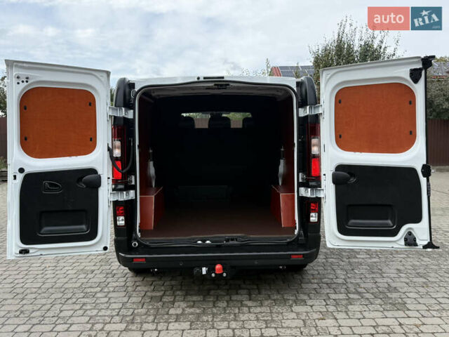 Белый Рено Трафик, объемом двигателя 2 л и пробегом 63 тыс. км за 32650 $, фото 62 на Automoto.ua