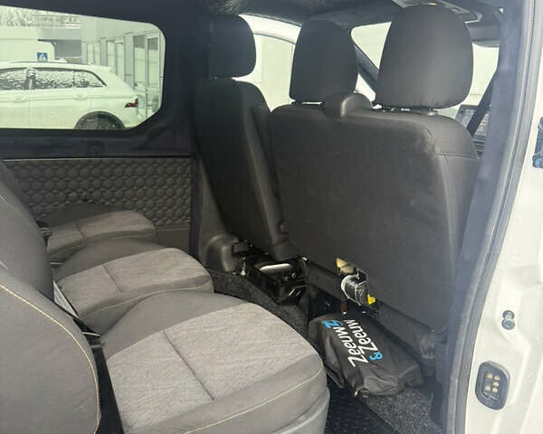 Белый Рено Трафик, объемом двигателя 2 л и пробегом 135 тыс. км за 28500 $, фото 39 на Automoto.ua