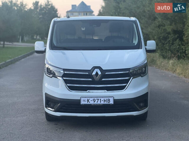Белый Рено Трафик, объемом двигателя 2 л и пробегом 201 тыс. км за 22700 $, фото 2 на Automoto.ua