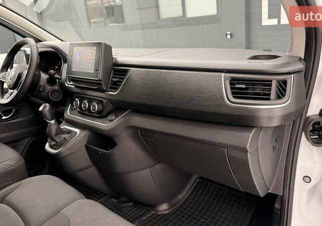 Білий Рено Трафік, об'ємом двигуна 2 л та пробігом 13 тис. км за 29000 $, фото 16 на Automoto.ua