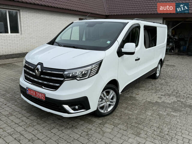 Белый Рено Трафик, объемом двигателя 2 л и пробегом 63 тыс. км за 32650 $, фото 1 на Automoto.ua