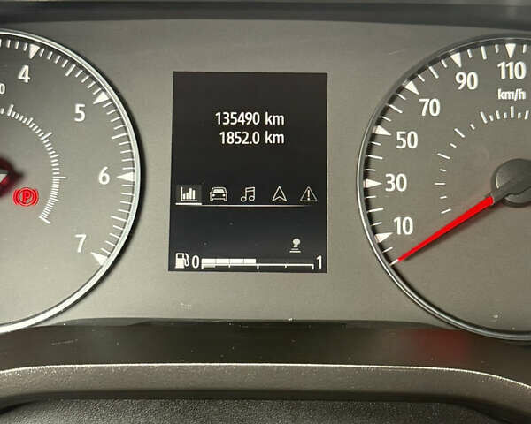 Белый Рено Трафик, объемом двигателя 2 л и пробегом 135 тыс. км за 28500 $, фото 25 на Automoto.ua