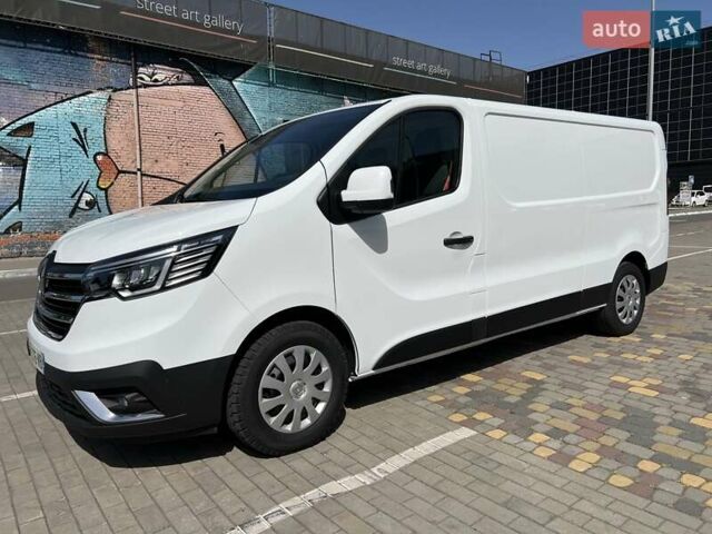 Белый Рено Трафик, объемом двигателя 2 л и пробегом 110 тыс. км за 28999 $, фото 2 на Automoto.ua