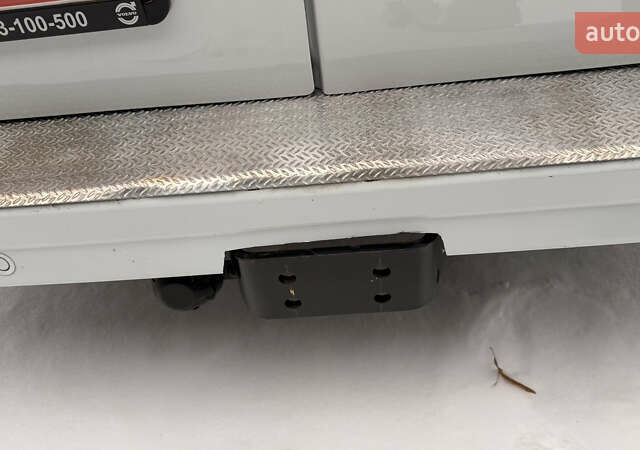 Білий Рено Трафік, об'ємом двигуна 2 л та пробігом 13 тис. км за 29000 $, фото 14 на Automoto.ua