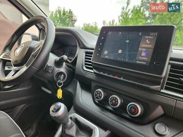 Белый Рено Трафик, объемом двигателя 2 л и пробегом 21 тыс. км за 29900 $, фото 36 на Automoto.ua