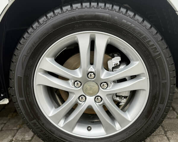 Белый Рено Трафик, объемом двигателя 2 л и пробегом 63 тыс. км за 32650 $, фото 120 на Automoto.ua