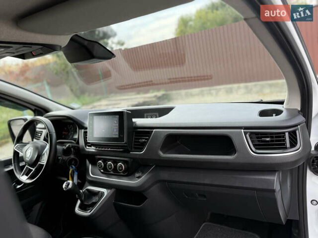 Белый Рено Трафик, объемом двигателя 2 л и пробегом 63 тыс. км за 32650 $, фото 75 на Automoto.ua