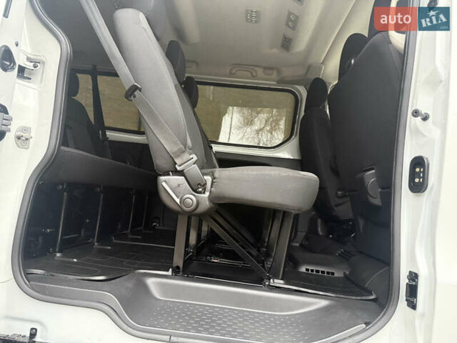 Білий Рено Трафік, об'ємом двигуна 2 л та пробігом 181 тис. км за 26850 $, фото 49 на Automoto.ua