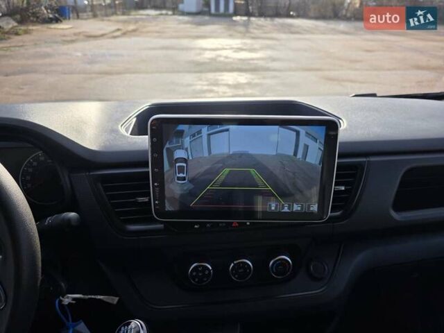 Белый Рено Трафик, объемом двигателя 2 л и пробегом 65 тыс. км за 29950 $, фото 33 на Automoto.ua