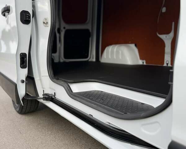 Білий Рено Трафік, об'ємом двигуна 2 л та пробігом 16 тис. км за 32700 $, фото 50 на Automoto.ua