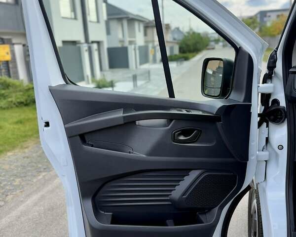 Білий Рено Трафік, об'ємом двигуна 2 л та пробігом 16 тис. км за 32700 $, фото 52 на Automoto.ua