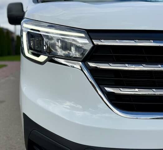 Білий Рено Трафік, об'ємом двигуна 2 л та пробігом 16 тис. км за 32700 $, фото 25 на Automoto.ua