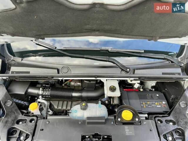 Білий Рено Трафік, об'ємом двигуна 2 л та пробігом 16 тис. км за 32700 $, фото 32 на Automoto.ua