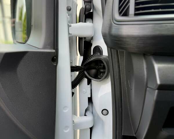 Білий Рено Трафік, об'ємом двигуна 2 л та пробігом 16 тис. км за 32700 $, фото 53 на Automoto.ua