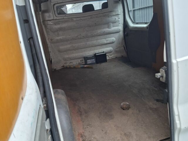 Белый Рено Трафик, объемом двигателя 2 л и пробегом 430 тыс. км за 5900 $, фото 8 на Automoto.ua