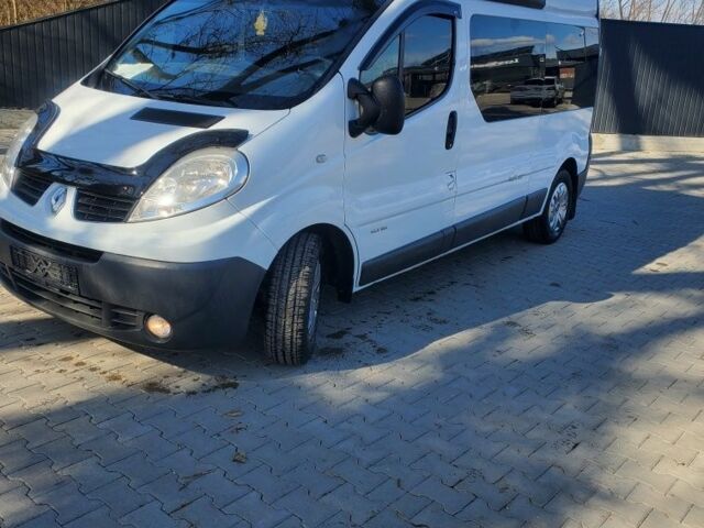 Білий Рено Трафік, об'ємом двигуна 2 л та пробігом 450 тис. км за 12900 $, фото 1 на Automoto.ua