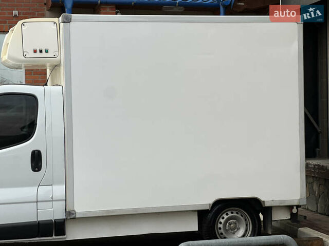 Белый Рено Трафик, объемом двигателя 2 л и пробегом 256 тыс. км за 11300 $, фото 8 на Automoto.ua