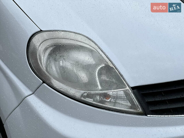 Белый Рено Трафик, объемом двигателя 2 л и пробегом 256 тыс. км за 11300 $, фото 36 на Automoto.ua