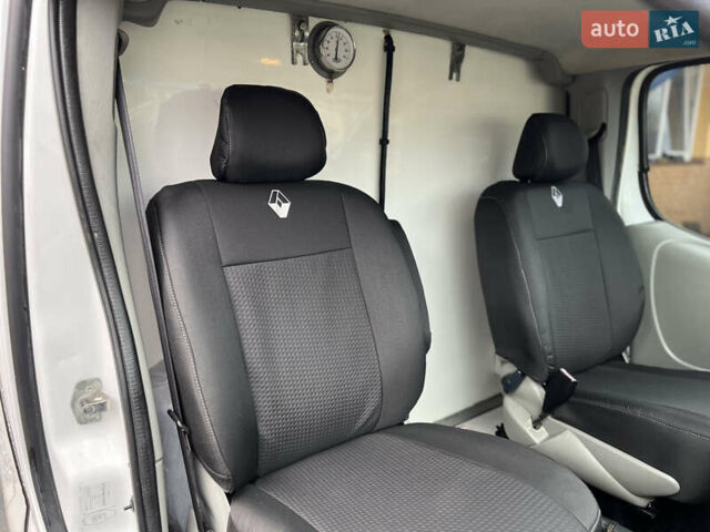 Белый Рено Трафик, объемом двигателя 2 л и пробегом 256 тыс. км за 11300 $, фото 49 на Automoto.ua