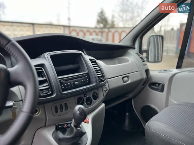 Белый Рено Трафик, объемом двигателя 2 л и пробегом 256 тыс. км за 11300 $, фото 43 на Automoto.ua