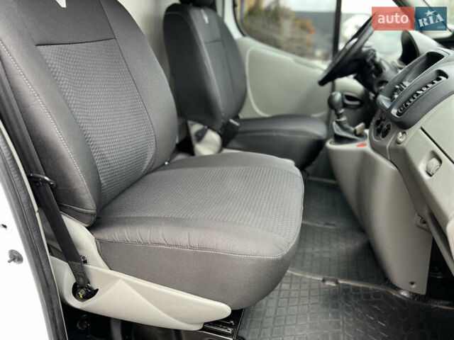 Белый Рено Трафик, объемом двигателя 2 л и пробегом 256 тыс. км за 11300 $, фото 48 на Automoto.ua