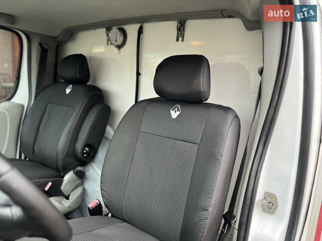 Белый Рено Трафик, объемом двигателя 2 л и пробегом 256 тыс. км за 11300 $, фото 51 на Automoto.ua