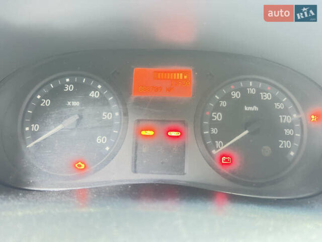 Білий Рено Трафік, об'ємом двигуна 2 л та пробігом 888 тис. км за 9965 $, фото 6 на Automoto.ua