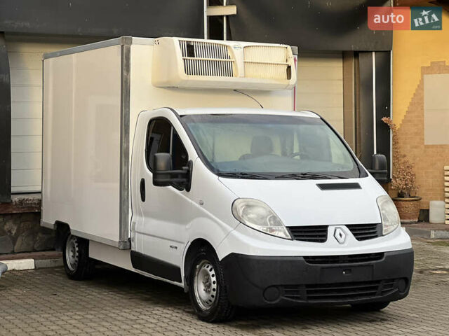 Белый Рено Трафик, объемом двигателя 2 л и пробегом 256 тыс. км за 11300 $, фото 1 на Automoto.ua