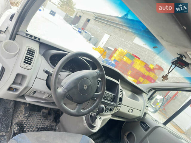 Білий Рено Трафік, об'ємом двигуна 2 л та пробігом 888 тис. км за 9965 $, фото 2 на Automoto.ua