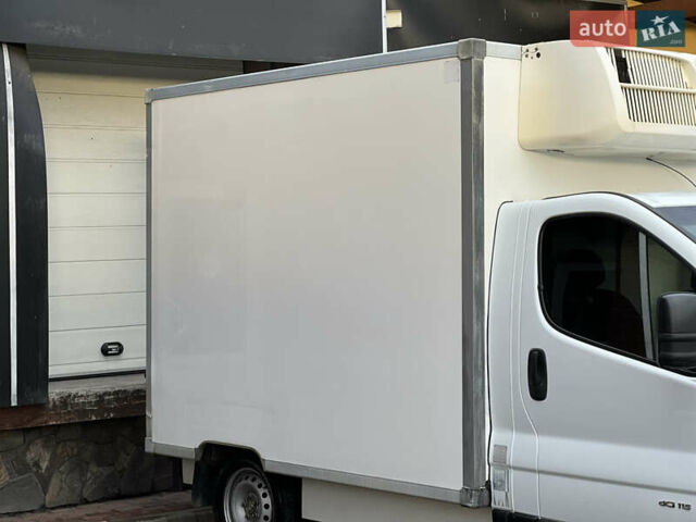 Белый Рено Трафик, объемом двигателя 2 л и пробегом 256 тыс. км за 11300 $, фото 10 на Automoto.ua