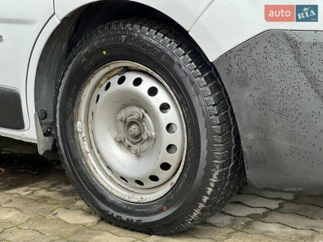 Белый Рено Трафик, объемом двигателя 2 л и пробегом 256 тыс. км за 11300 $, фото 38 на Automoto.ua