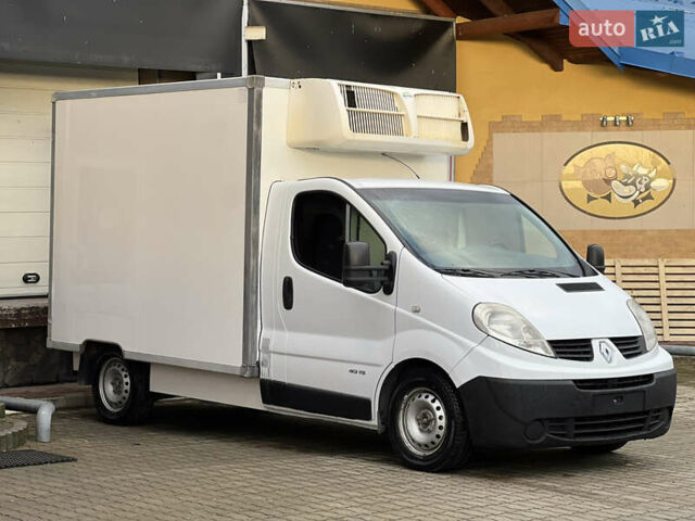 Белый Рено Трафик, объемом двигателя 2 л и пробегом 256 тыс. км за 11300 $, фото 2 на Automoto.ua