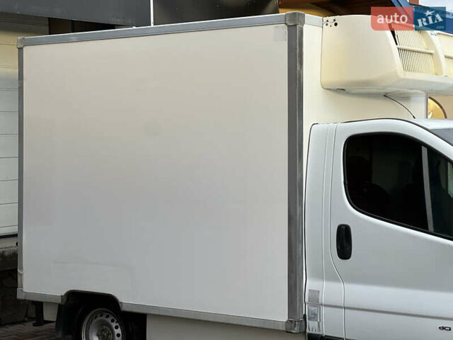 Белый Рено Трафик, объемом двигателя 2 л и пробегом 256 тыс. км за 11300 $, фото 11 на Automoto.ua