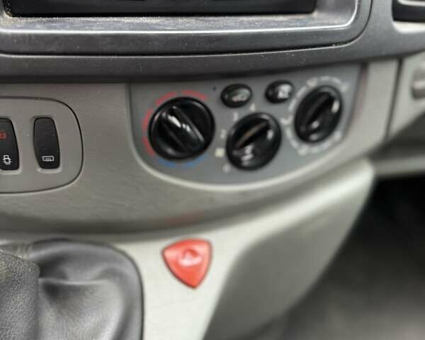Рено Трафик 2012 в Ужгороде на Automoto.ua Белый Рено Трафик, объемом двигателя 0 л и пробегом 292 тыс. км за 10400 $, фото 6 на Automoto.ua