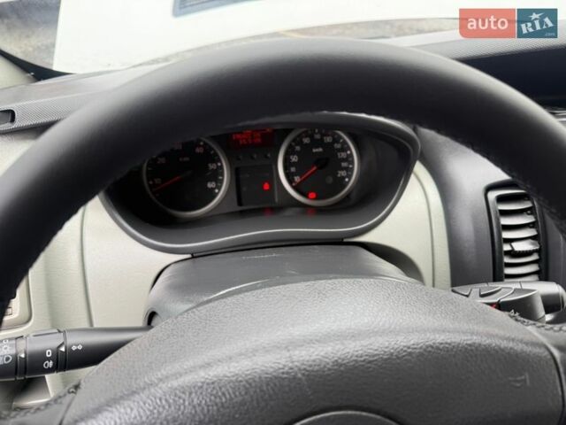 Белый Рено Трафик, объемом двигателя 2 л и пробегом 196 тыс. км за 16700 $, фото 25 на Automoto.ua