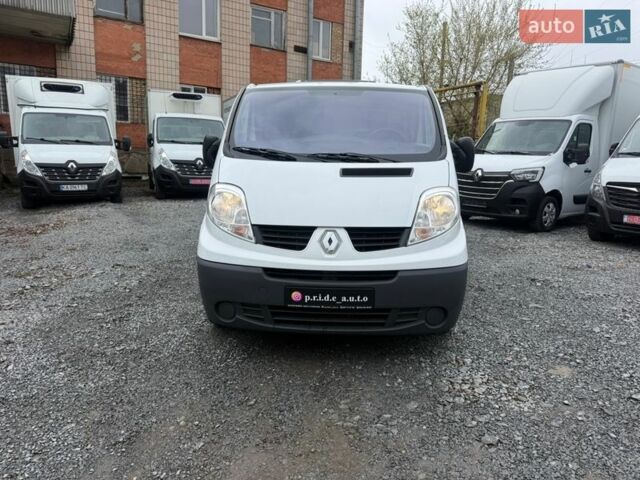 Белый Рено Трафик, объемом двигателя 2 л и пробегом 196 тыс. км за 16700 $, фото 2 на Automoto.ua