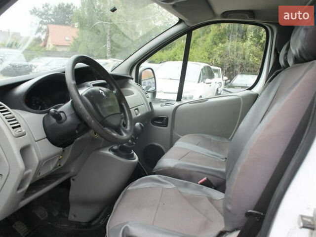 Белый Рено Трафик, объемом двигателя 2 л и пробегом 63 тыс. км за 14900 $, фото 4 на Automoto.ua