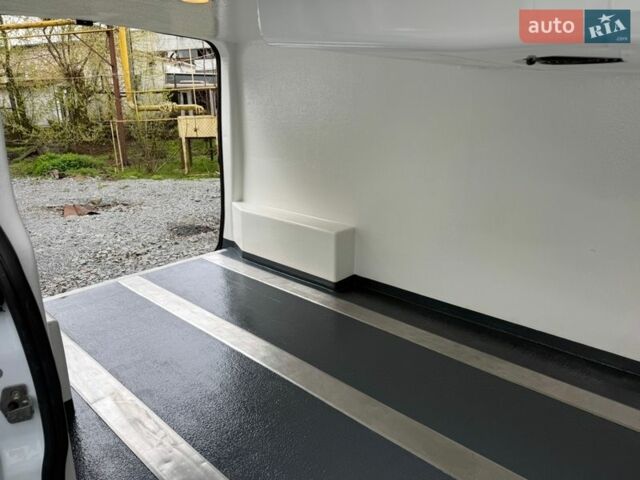 Белый Рено Трафик, объемом двигателя 2 л и пробегом 196 тыс. км за 16700 $, фото 36 на Automoto.ua