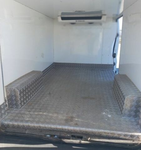 Білий Рено Трафік, об'ємом двигуна 2 л та пробігом 270 тис. км за 14500 $, фото 3 на Automoto.ua