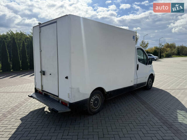 Белый Рено Трафик, объемом двигателя 2 л и пробегом 332 тыс. км за 13500 $, фото 2 на Automoto.ua