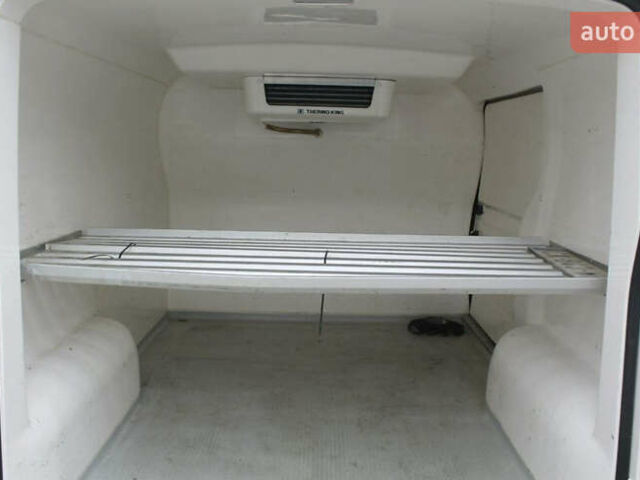 Белый Рено Трафик, объемом двигателя 2 л и пробегом 63 тыс. км за 14900 $, фото 5 на Automoto.ua