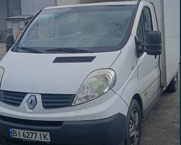 Белый Рено Трафик, объемом двигателя 2 л и пробегом 400 тыс. км за 7500 $, фото 1 на Automoto.ua